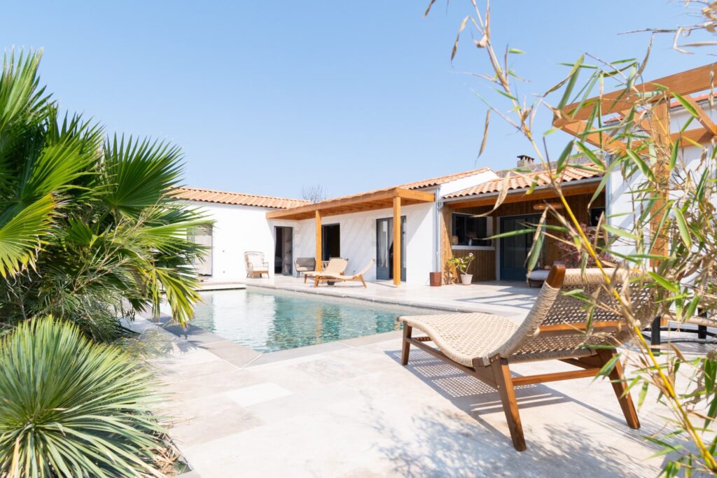 Vue transat et piscine - La Maison d'Yvonne - Oléron - Maison d'hôtes