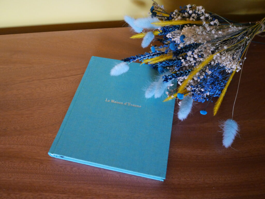 La petite chapelle - Cahier et Fleur - La Maison d'Yvonne - Île d'Oléron